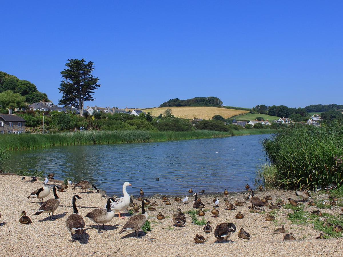 1 At The Beach Beesands Esterno foto